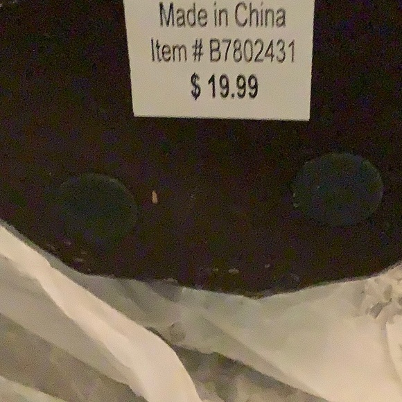 13” resin Snowman made to look like carved wood. - Picture 3 of 3